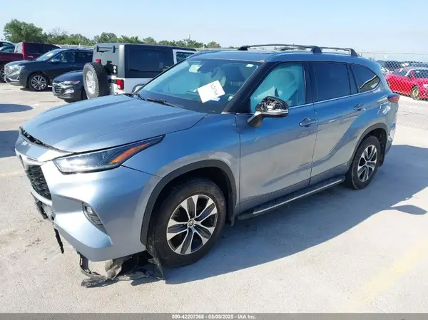 5TDGZRAH4MS073193 2021 TOYOTA HIGHLANDER - Image 2