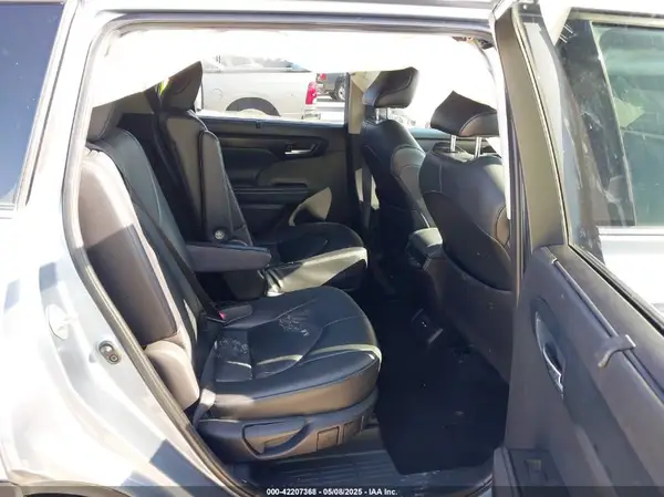 5TDGZRAH4MS073193 2021 TOYOTA HIGHLANDER - Image 8