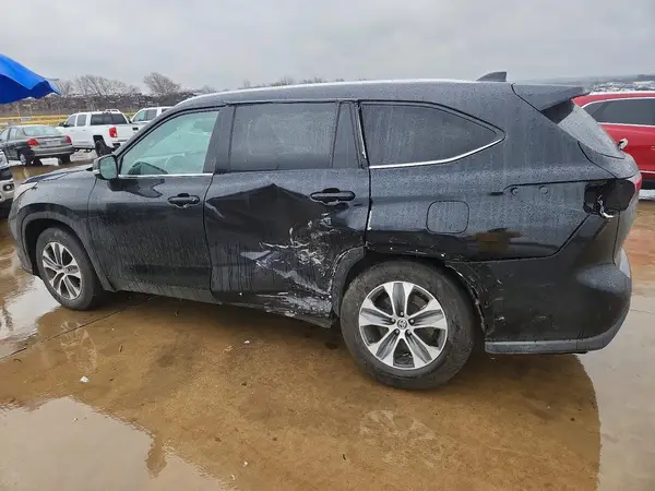 5TDGZRAH4MS516927 2021 TOYOTA HIGHLANDER - Image 2