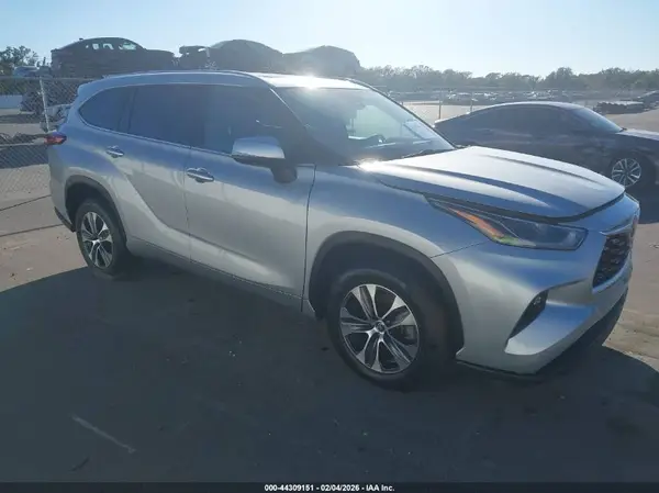 5TDGZRAH4MS518564 2021 TOYOTA HIGHLANDER - Image 1