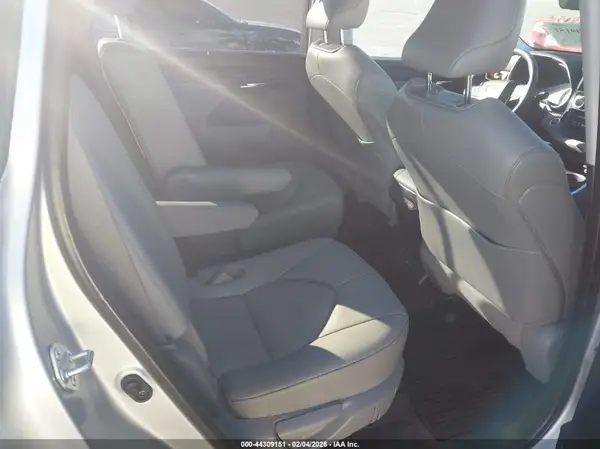 5TDGZRAH4MS518564 2021 TOYOTA HIGHLANDER - Image 8