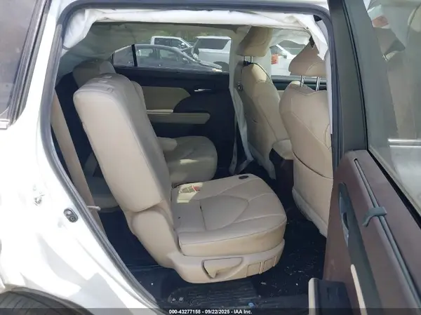 5TDGZRAH4MS519388 2021 TOYOTA HIGHLANDER - Image 8