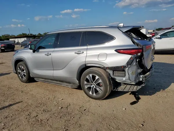 5TDGZRAH4MS530388 2021 TOYOTA HIGHLANDER - Image 2