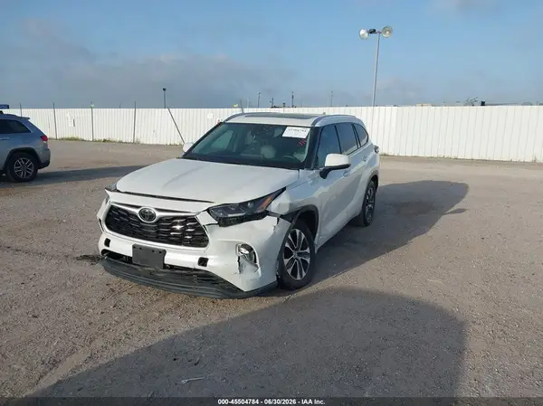 5TDGZRAH4MS530620 2021 TOYOTA HIGHLANDER - Image 2