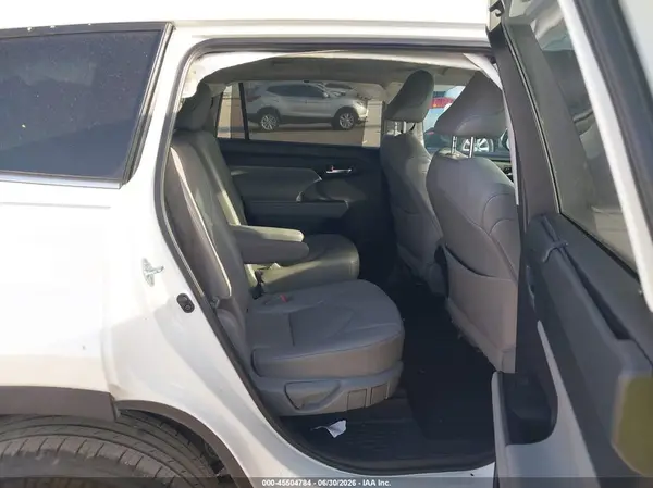 5TDGZRAH4MS530620 2021 TOYOTA HIGHLANDER - Image 8