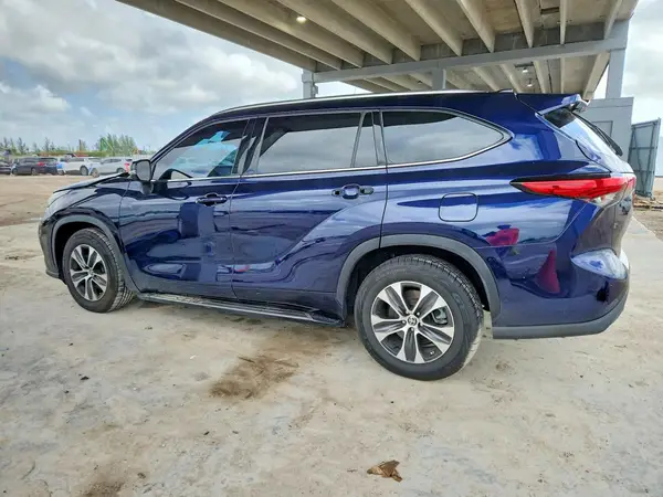 5TDGZRAH4MS531217 2021 TOYOTA HIGHLANDER - Image 2