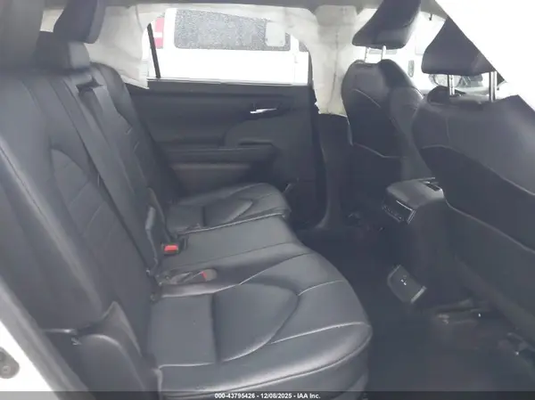 5TDGZRAH4MS532173 2021 TOYOTA HIGHLANDER - Image 8