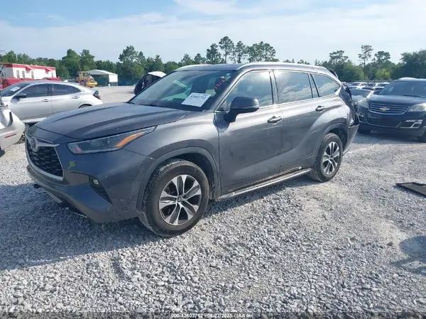 5TDGZRAH4MS532366 2021 TOYOTA HIGHLANDER - Image 2