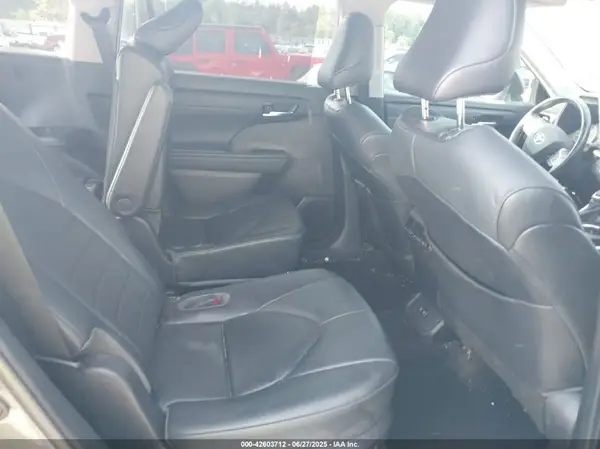 5TDGZRAH4MS532366 2021 TOYOTA HIGHLANDER - Image 8