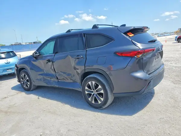 5TDGZRAH4MS537678 2021 TOYOTA HIGHLANDER - Image 2