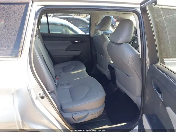 5TDGZRAH4MS537812 2021 TOYOTA HIGHLANDER - Image 8