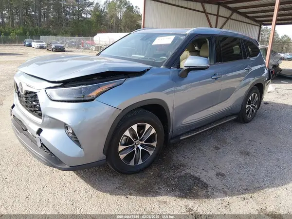 5TDGZRAH4NS099181 2022 TOYOTA HIGHLANDER - Image 2