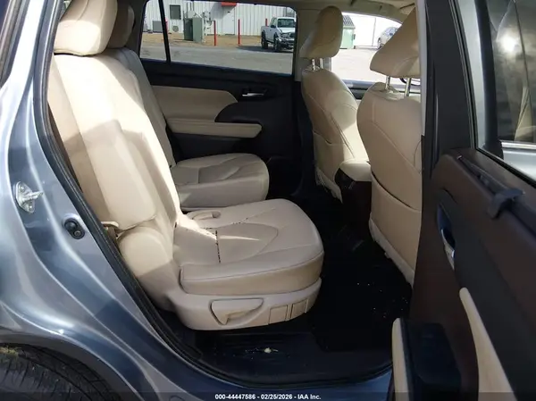 5TDGZRAH4NS099181 2022 TOYOTA HIGHLANDER - Image 8
