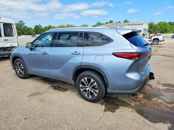 5TDGZRAH4NS107313 2022 TOYOTA HIGHLANDER - Image 2