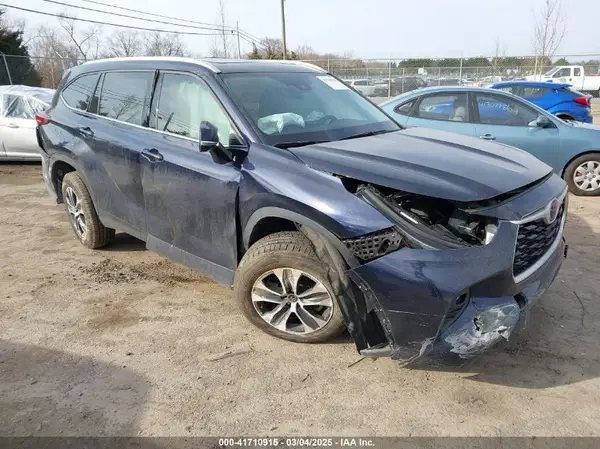 5TDGZRAH4NS107442 2022 TOYOTA HIGHLANDER - Image 1