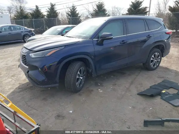 5TDGZRAH4NS107442 2022 TOYOTA HIGHLANDER - Image 2