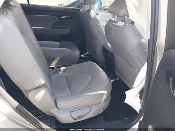 5TDGZRAH4NS108963 2022 TOYOTA HIGHLANDER - Image 8