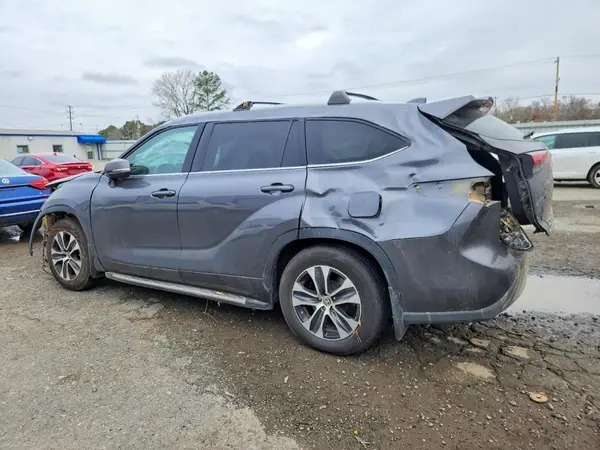 5TDGZRAH4NS110860 2022 TOYOTA HIGHLANDER - Image 2