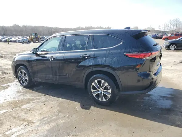 5TDGZRAH4NS120434 2022 TOYOTA HIGHLANDER - Image 2