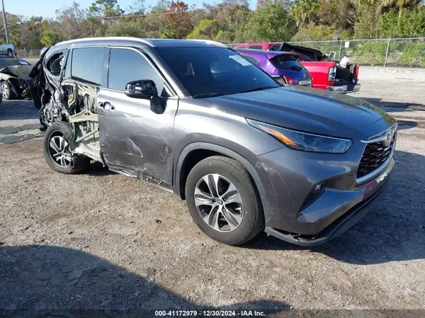 5TDGZRAH4NS129280 2022 TOYOTA HIGHLANDER - Image 1