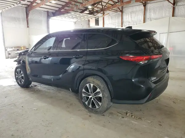 5TDGZRAH4NS544051 2022 TOYOTA HIGHLANDER - Image 2
