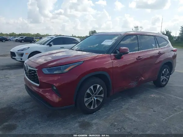 5TDGZRAH4NS544471 2022 TOYOTA HIGHLANDER - Image 2