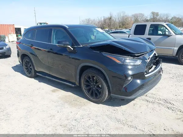 5TDGZRAH4NS546267 2022 TOYOTA HIGHLANDER - Image 1