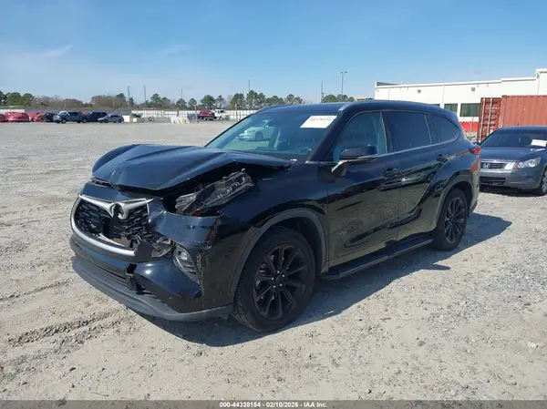 5TDGZRAH4NS546267 2022 TOYOTA HIGHLANDER - Image 2