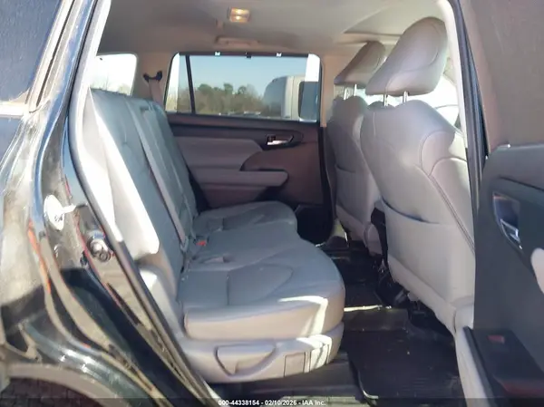 5TDGZRAH4NS546267 2022 TOYOTA HIGHLANDER - Image 8