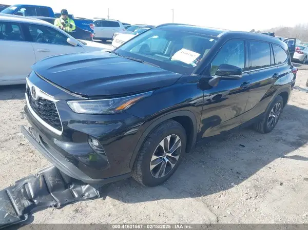 5TDGZRAH4NS548942 2022 TOYOTA HIGHLANDER - Image 2