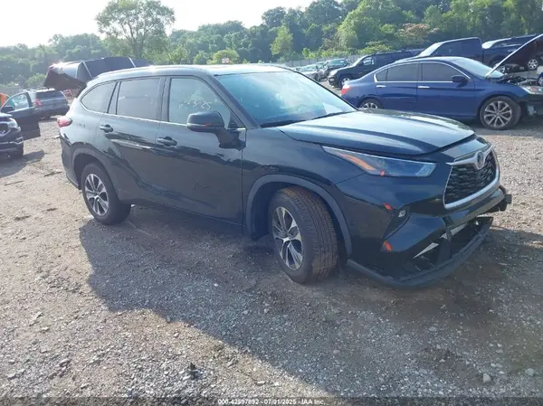 5TDGZRAH4NS550402 2022 TOYOTA HIGHLANDER - Image 1