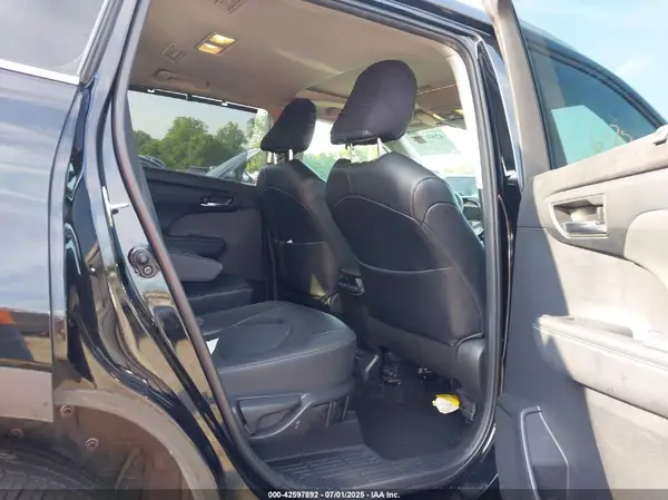 5TDGZRAH4NS550402 2022 TOYOTA HIGHLANDER - Image 8