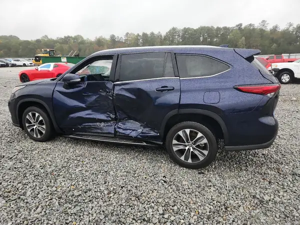5TDGZRAH4NS552621 2022 TOYOTA HIGHLANDER - Image 2