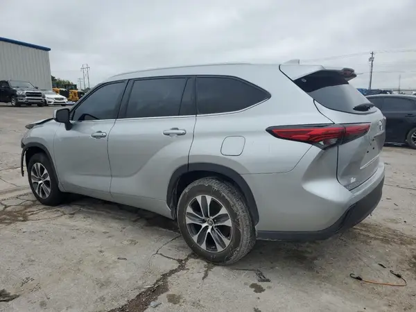 5TDGZRAH4NS554319 2022 TOYOTA HIGHLANDER - Image 2