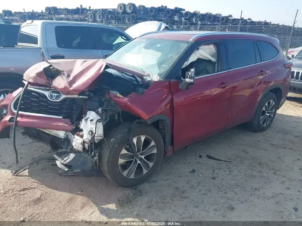5TDGZRAH5LS004656 2020 TOYOTA HIGHLANDER - Image 2