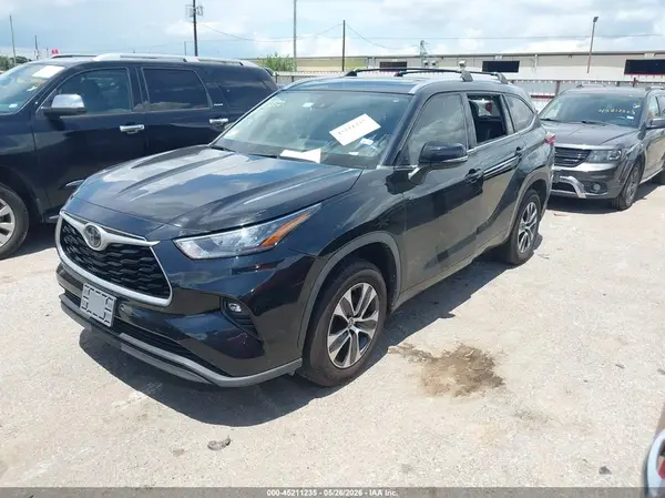 5TDGZRAH5LS011400 2020 TOYOTA HIGHLANDER - Image 2