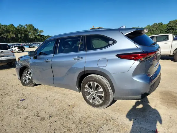 5TDGZRAH5LS017715 2020 TOYOTA HIGHLANDER - Image 2