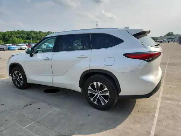 5TDGZRAH5LS020405 2020 TOYOTA HIGHLANDER - Image 2