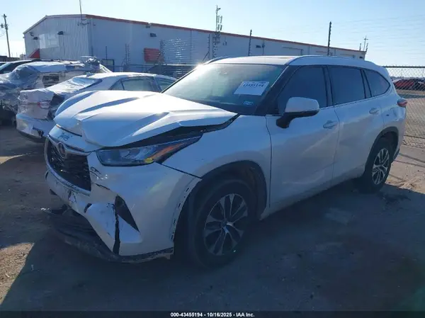 5TDGZRAH5LS027290 2020 TOYOTA HIGHLANDER - Image 2