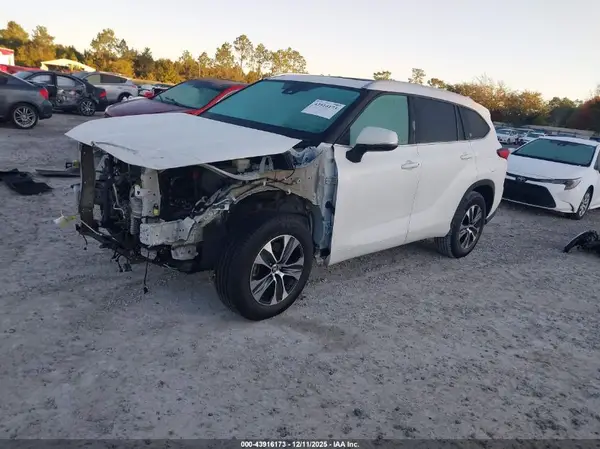 5TDGZRAH5LS500816 2020 TOYOTA HIGHLANDER - Image 2