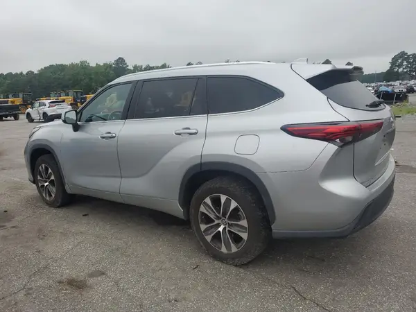 5TDGZRAH5LS502131 2020 TOYOTA HIGHLANDER - Image 2
