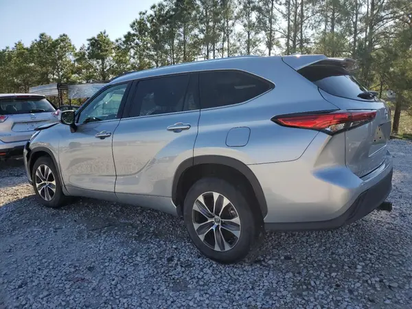 5TDGZRAH5LS504770 2020 TOYOTA HIGHLANDER - Image 2
