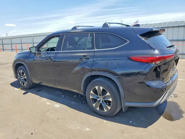 5TDGZRAH5LS513372 2020 TOYOTA HIGHLANDER - Image 2