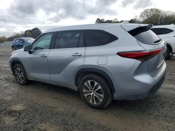5TDGZRAH5MS031535 2021 TOYOTA HIGHLANDER - Image 2
