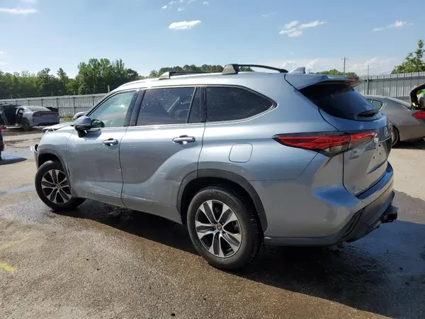 5TDGZRAH5MS039568 2021 TOYOTA HIGHLANDER - Image 2