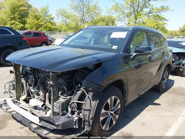 5TDGZRAH5MS048917 2021 TOYOTA HIGHLANDER - Image 2