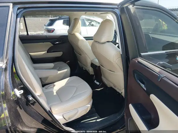 5TDGZRAH5MS048917 2021 TOYOTA HIGHLANDER - Image 8