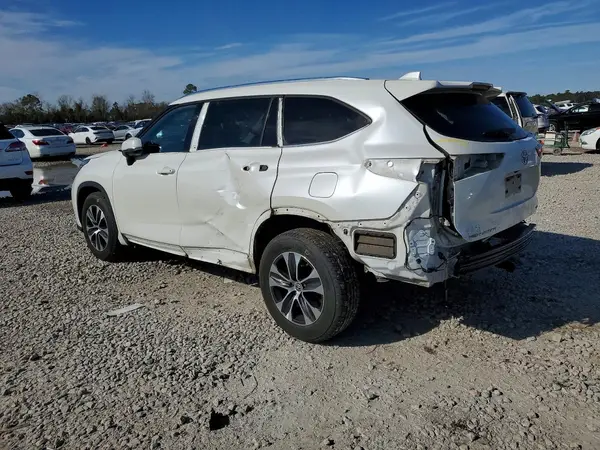 5TDGZRAH5MS052966 2021 TOYOTA HIGHLANDER - Image 2