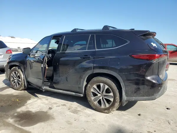 5TDGZRAH5MS053938 2021 TOYOTA HIGHLANDER - Image 2