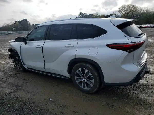 5TDGZRAH5MS054183 2021 TOYOTA HIGHLANDER - Image 2